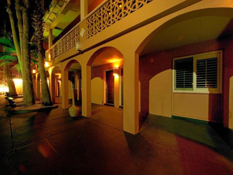 Tahitian Inn Boutique Hotel Tampa Exterior photo